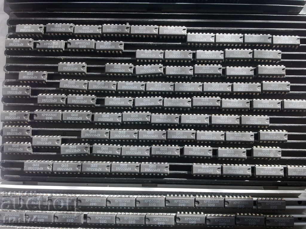 About 280 pcs. circuits - 5