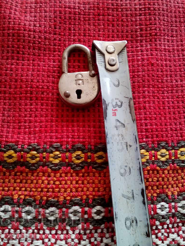 Auction  An old padlock, a padlock