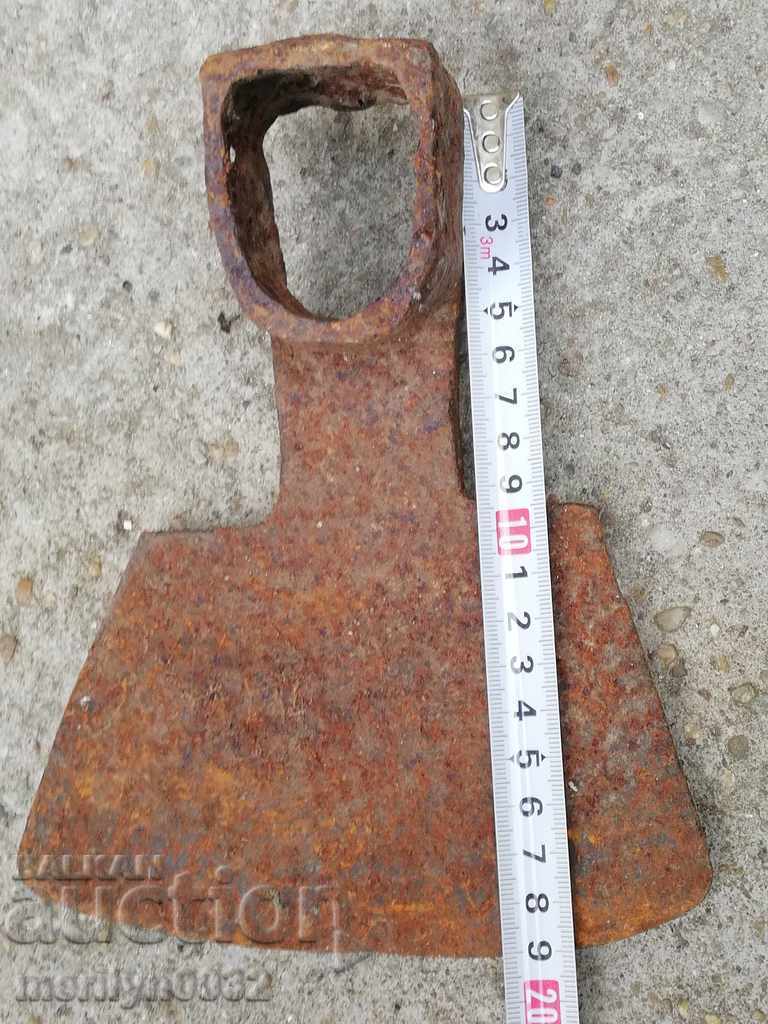 Παλιά σκαπάνη, σφυρήλατο σίδερο, συσκευή, εργαλείο με τιμή 39.00 BGN | € 19.94 Παλιά σκαπάνη, σφυρήλατο σίδερο, συσκευή, εργαλείο με τιμή 39.00 BGN | € 19.94