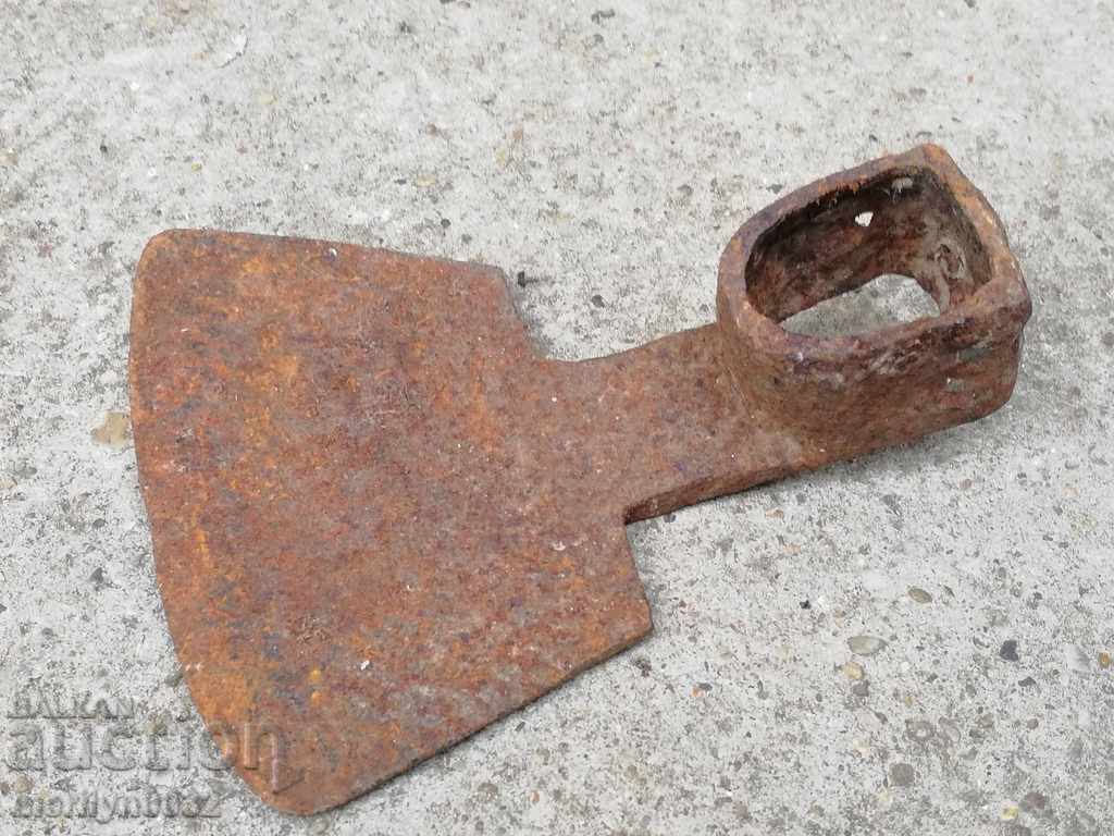 Παράδοση Παλιά σκαπάνη, σφυρήλατο σίδερο, συσκευή, εργαλείο Παράδοση Παλιά σκαπάνη, σφυρήλατο σίδερο, συσκευή, εργαλείο