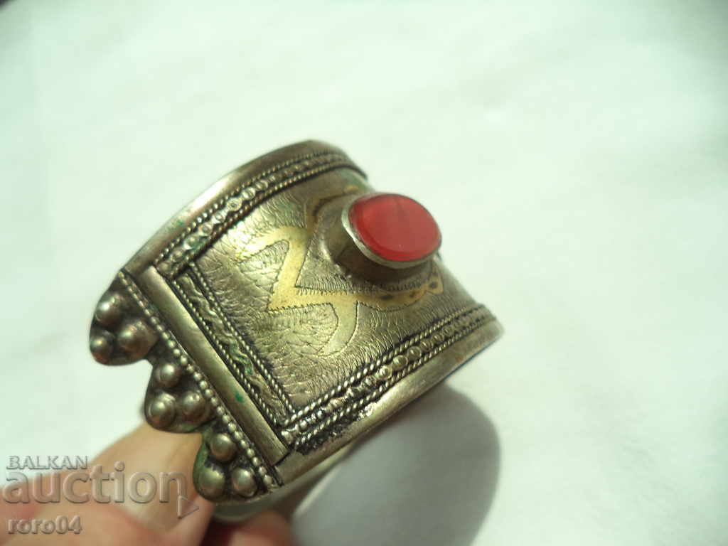 COCOUNTABLE SILVER WITH COVER with price 265.50 BGN | € 135.75 COCOUNTABLE SILVER WITH COVER with price 265.50 BGN | € 135.75