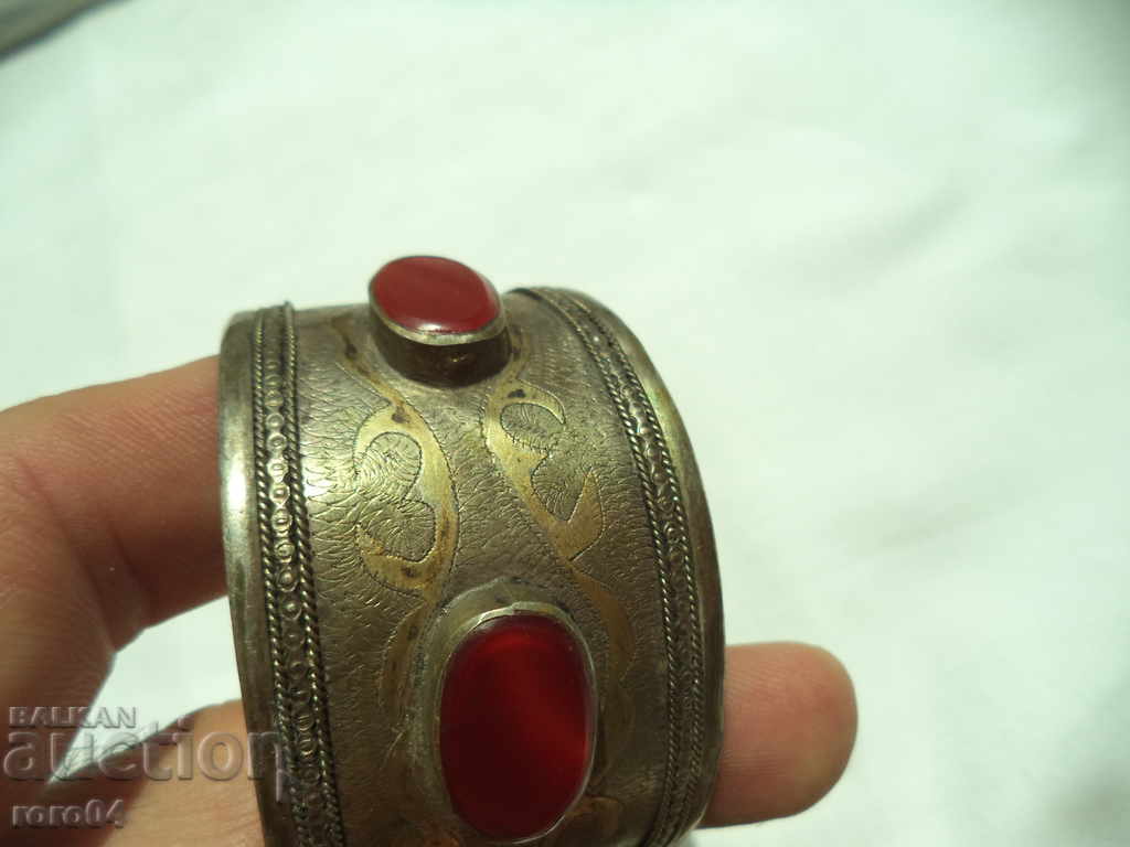 Delivery of COCOUNTABLE SILVER WITH COVER Delivery of COCOUNTABLE SILVER WITH COVER