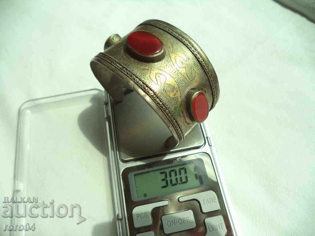 COCOUNTABLE SILVER WITH COVER - 7 COCOUNTABLE SILVER WITH COVER - 7