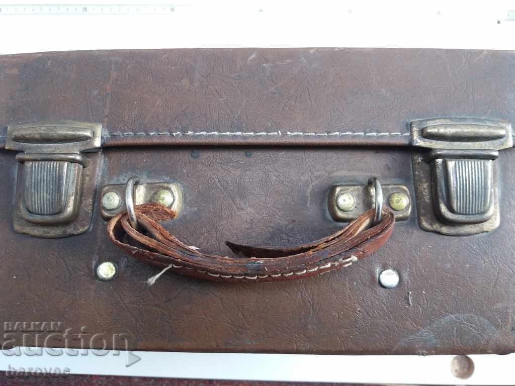 An old medical bag with a sum is working in it with price 30.00 BGN | € 15.34 An old medical bag with a sum is working in it with price 30.00 BGN | € 15.34