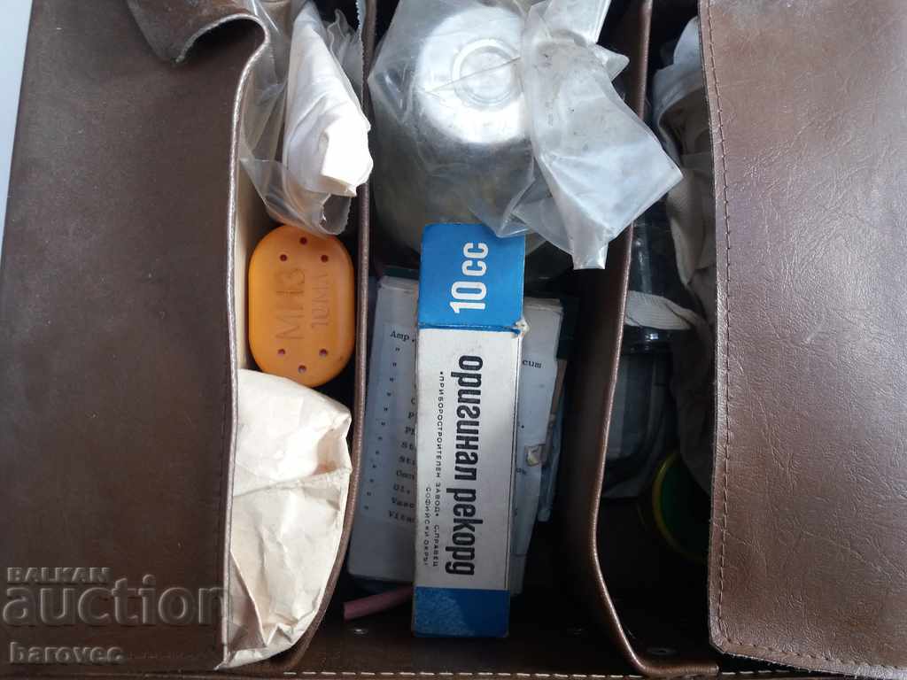 An old medical bag with a sum is working in it - 5 An old medical bag with a sum is working in it - 5