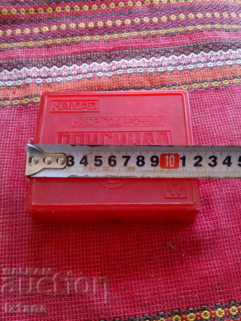 Auction An old box, a box Auction An old box, a box