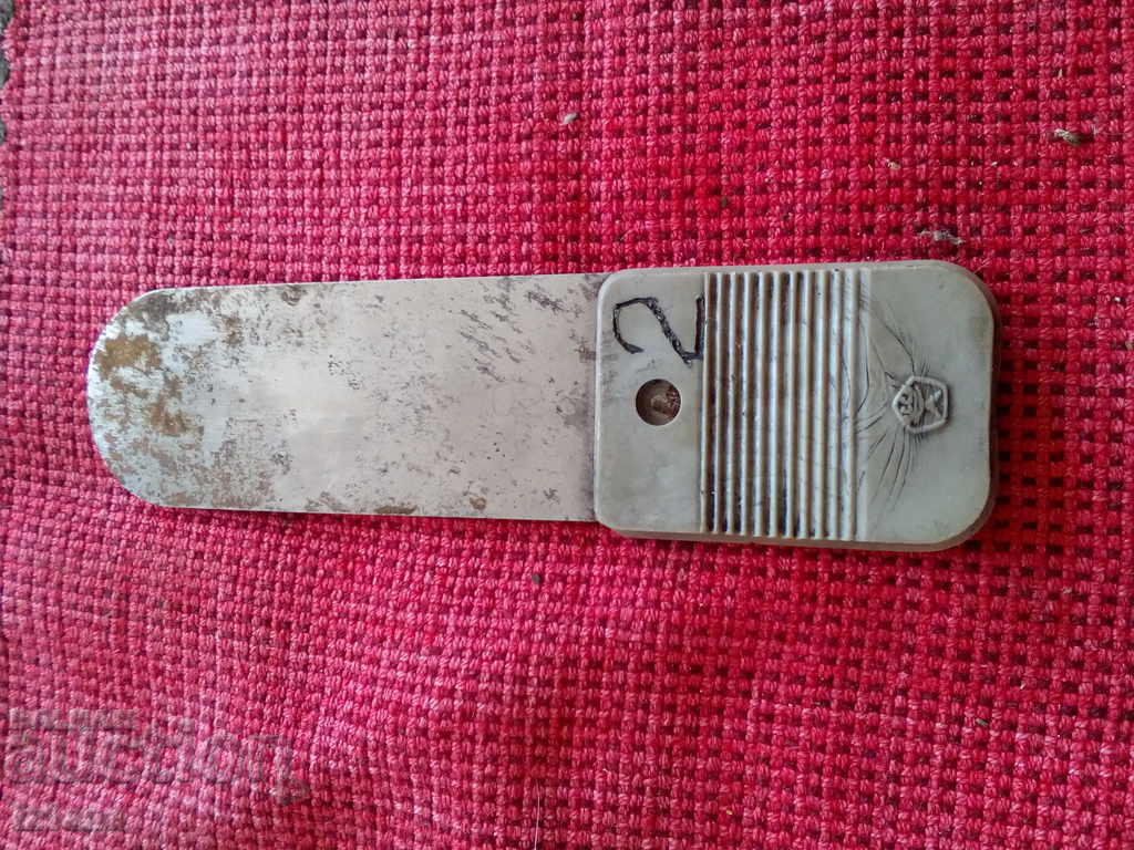 Παλιό ηχείο με τιμή 5.00 BGN | € 2.56