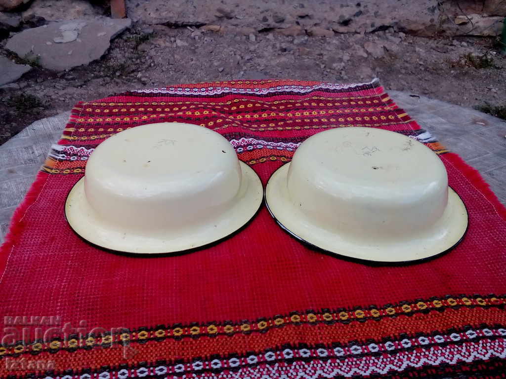 Delivery of Old enamelled bowl, bowls Delivery of Old enamelled bowl, bowls