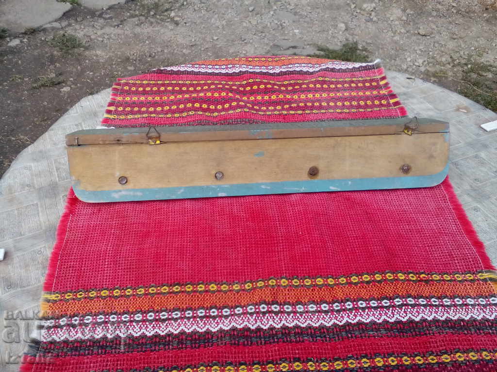 Δημοπρασία παλιά κρεμάστρα Δημοπρασία παλιά κρεμάστρα