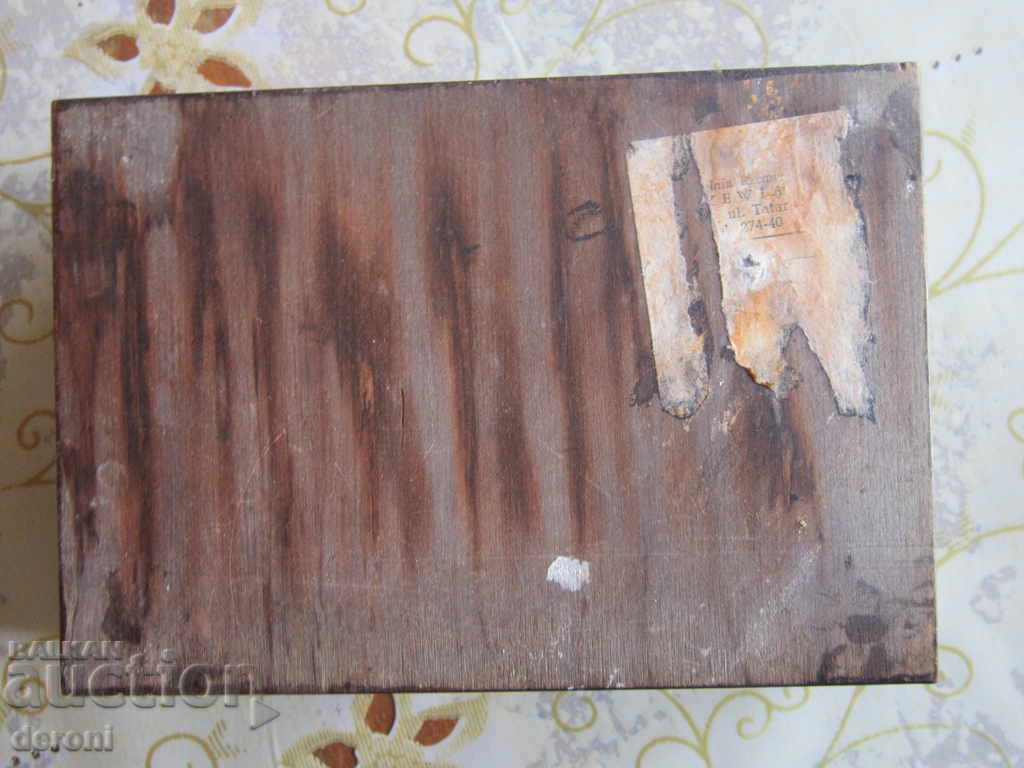 Παράδοση Ένα μεγάλο ξύλινο ξύλινο πυρογραφικό κουτί κοσμημάτων Παράδοση Ένα μεγάλο ξύλινο ξύλινο πυρογραφικό κουτί κοσμημάτων