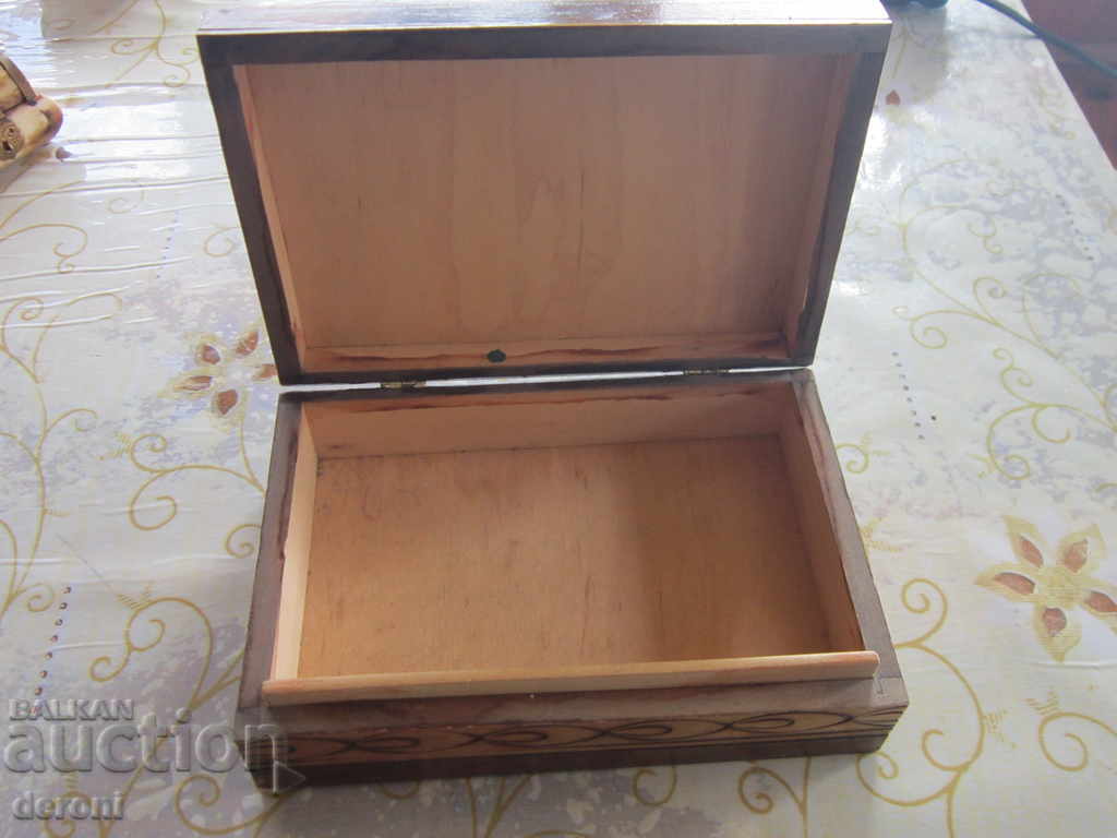 Ένα μεγάλο ξύλινο ξύλινο πυρογραφικό κουτί κοσμημάτων - 5 Ένα μεγάλο ξύλινο ξύλινο πυρογραφικό κουτί κοσμημάτων - 5