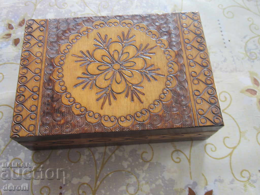 Ένα μεγάλο ξύλινο ξύλινο πυρογραφικό κουτί κοσμημάτων - 6 Ένα μεγάλο ξύλινο ξύλινο πυρογραφικό κουτί κοσμημάτων - 6