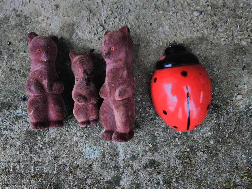 Auction Lot of old toys Auction Lot of old toys