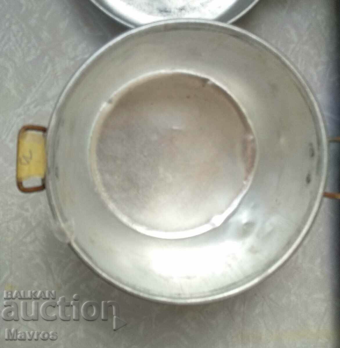 2-piece soldier pot with price 10.00 BGN | € 5.11