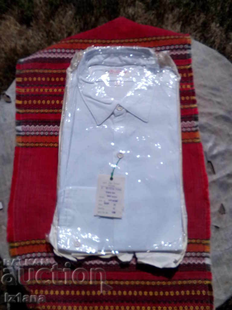 Стара мъжка риза