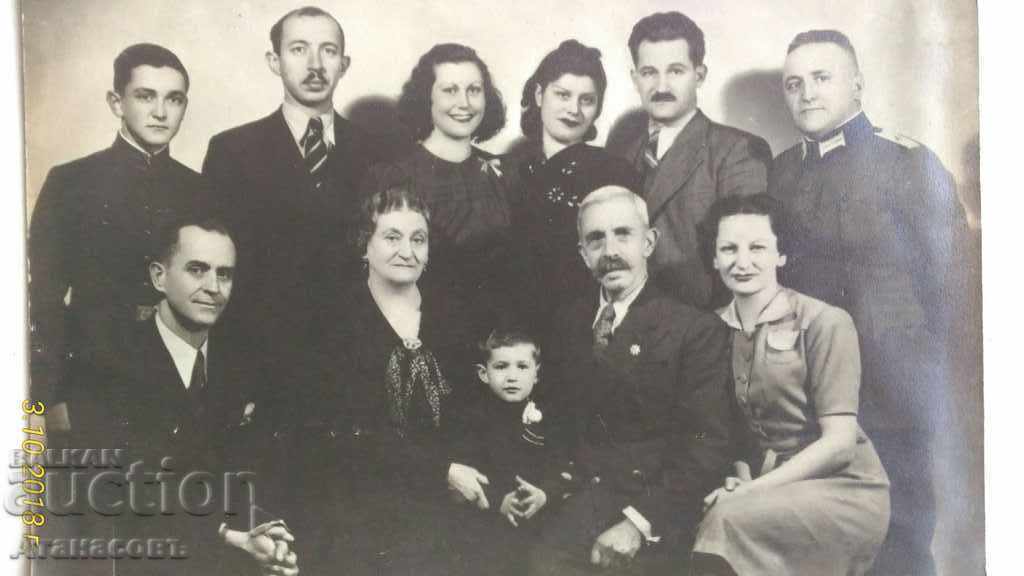 Big Family Picture Cardboard with price 19.99 BGN | € 10.22 Big Family Picture Cardboard with price 19.99 BGN | € 10.22