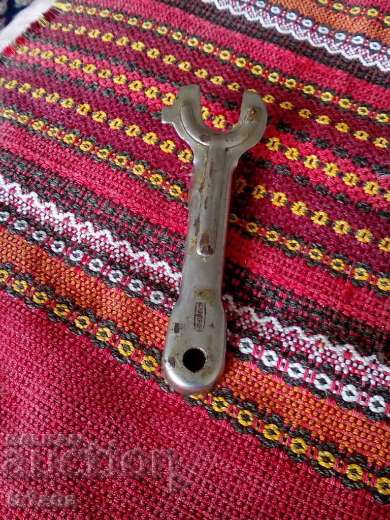 An old opener with price 5.00 BGN | € 2.56 An old opener with price 5.00 BGN | € 2.56