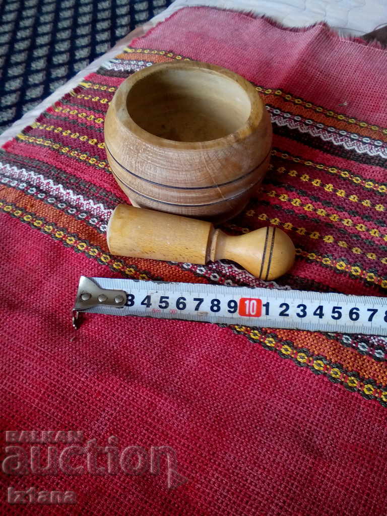 Auction Old wooden mortar Auction Old wooden mortar