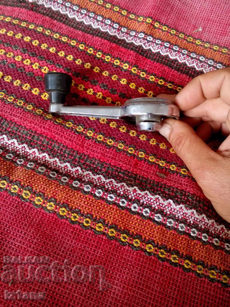 An old glass crank with price 5.00 BGN | € 2.56 An old glass crank with price 5.00 BGN | € 2.56