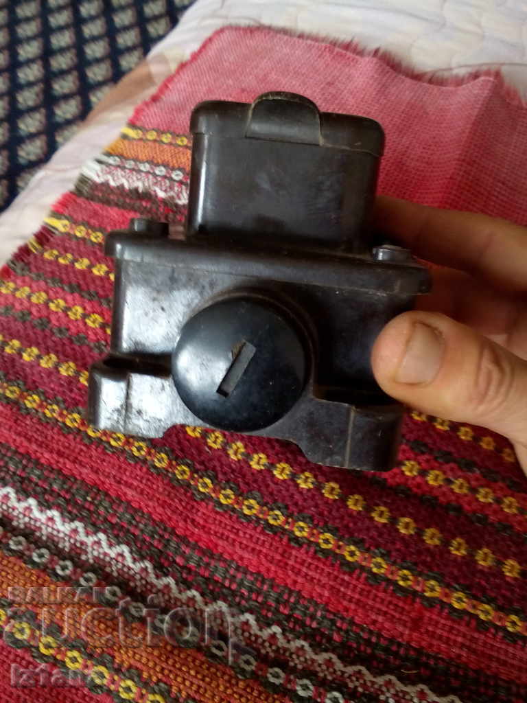 Auction An old electrical outlet Auction An old electrical outlet