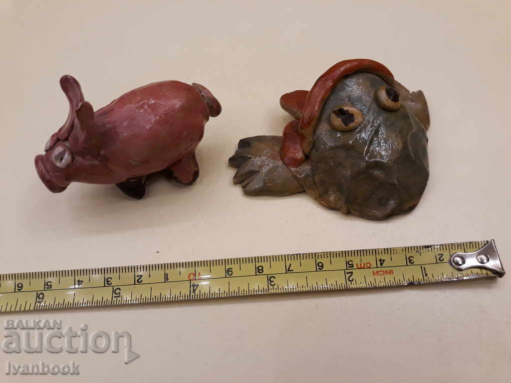 Două figurine ceramice cu preț 2.50 BGN | € 1.28 Două figurine ceramice cu preț 2.50 BGN | € 1.28