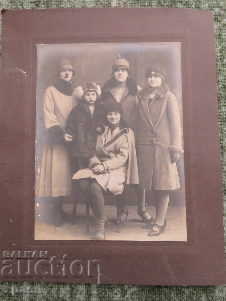 OLD PHOTO - CARDBOARD - 0255 with price 19.99 BGN | € 10.22 OLD PHOTO - CARDBOARD - 0255 with price 19.99 BGN | € 10.22