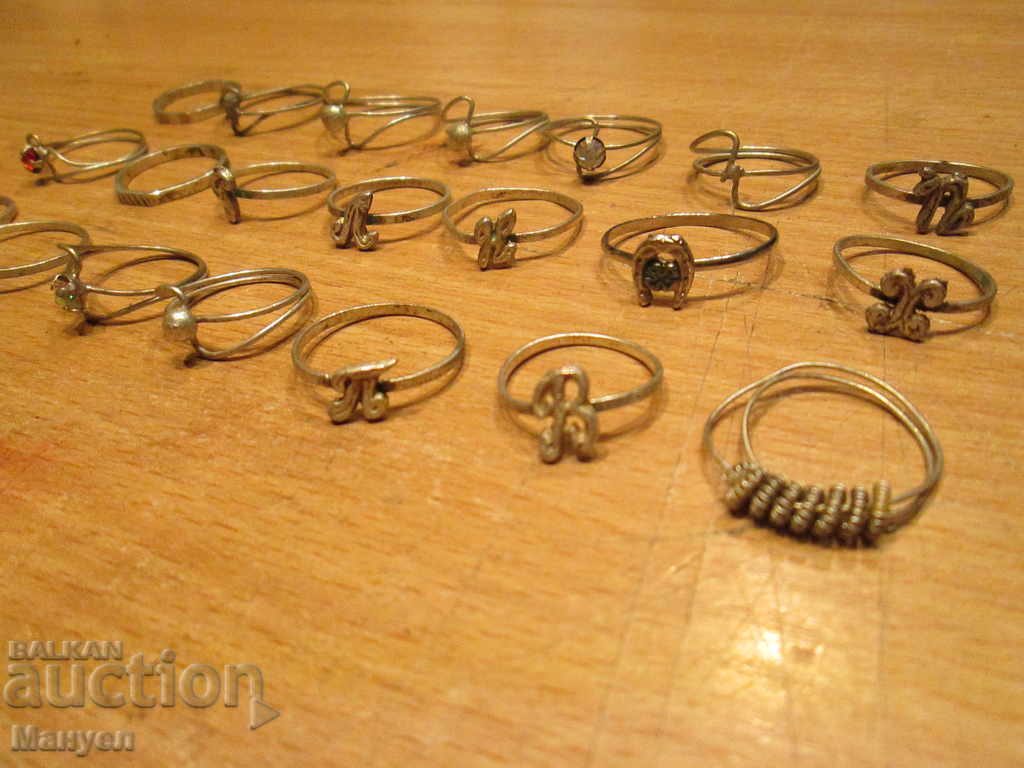 Licitație Vindem 21 de inele vechi.RRRRRRRRRR Licitație Vindem 21 de inele vechi.RRRRRRRRRR