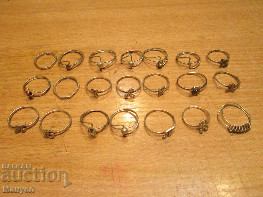 Продавам 21 броя стари пръстени.RRRRRRRRRR