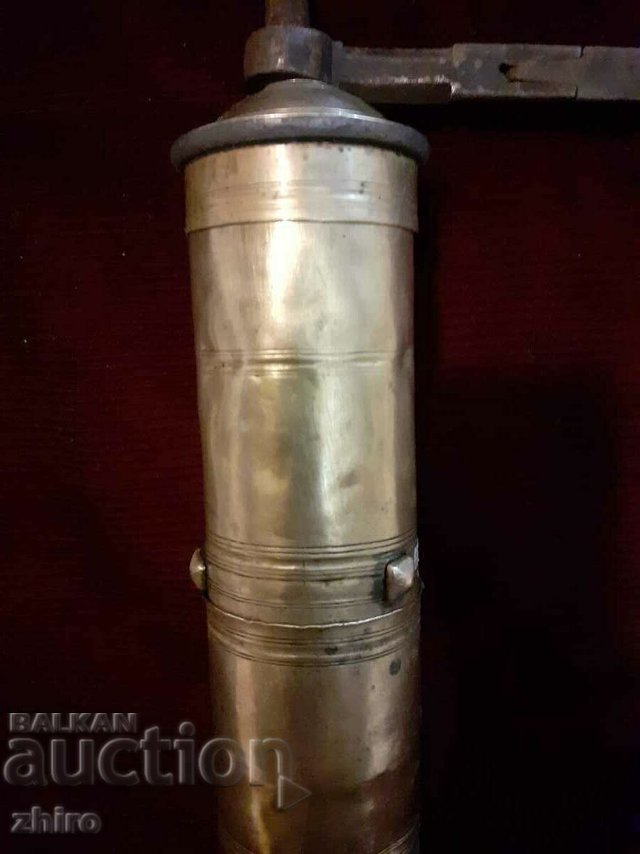 Auction LOT of 2 pcs. Coffee grinders Auction LOT of 2 pcs. Coffee grinders