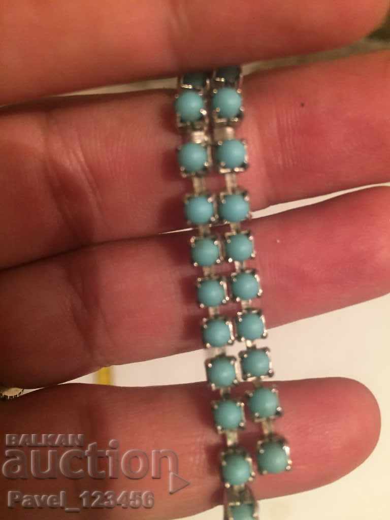 Δημοπρασία ένα παλιό κολιέ με τυρκουάζ Δημοπρασία ένα παλιό κολιέ με τυρκουάζ