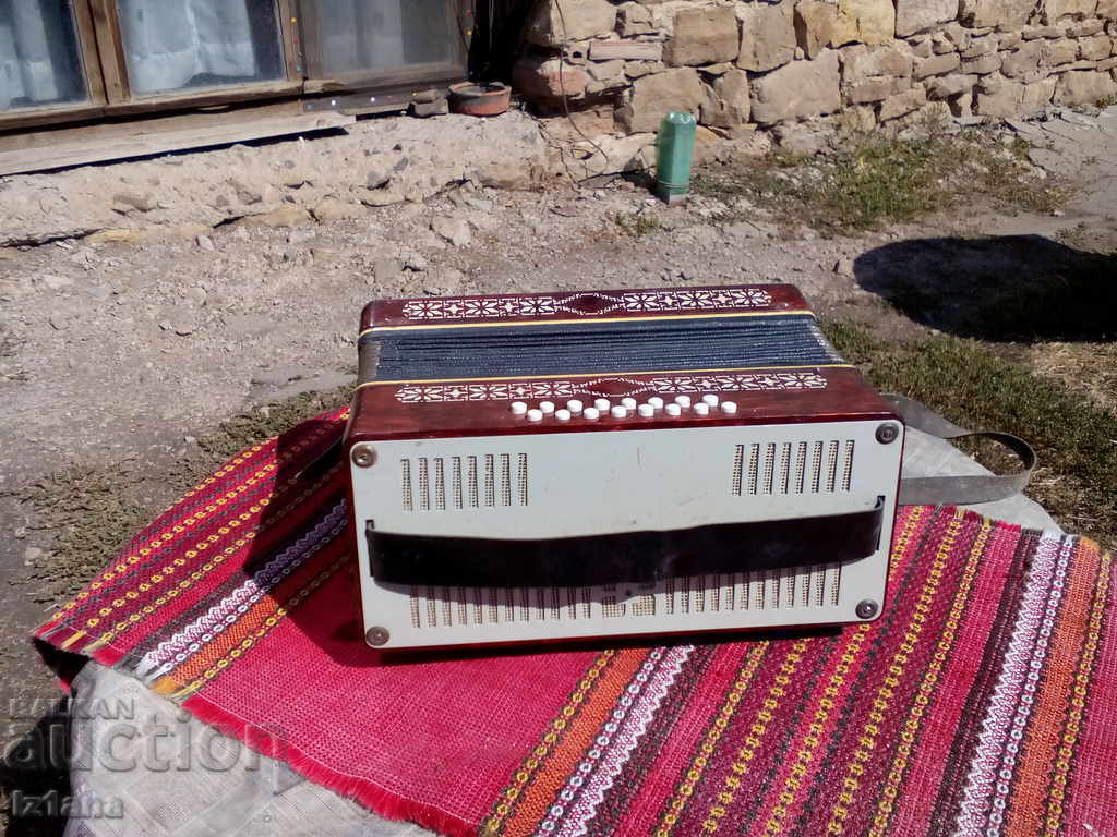 Delivery of Old children's accordion Delivery of Old children's accordion