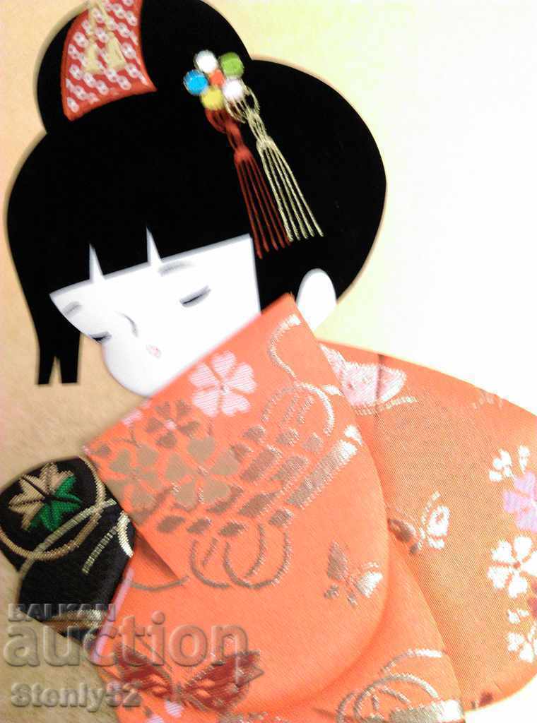 Japoneză cu o manoperă imbrăcată manual cu kimono