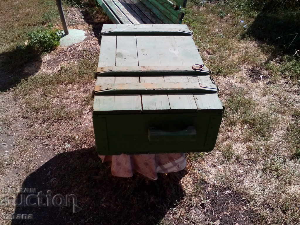 Livrarea O cutie militară veche