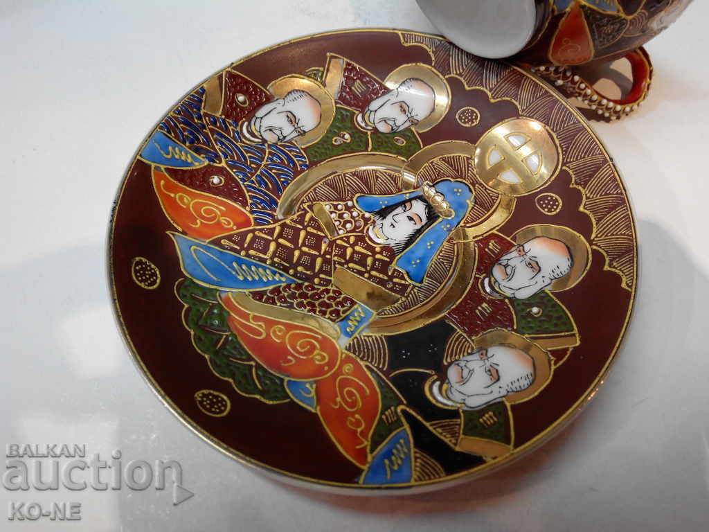 Delivery of Japanese porcelain cups with tea plates