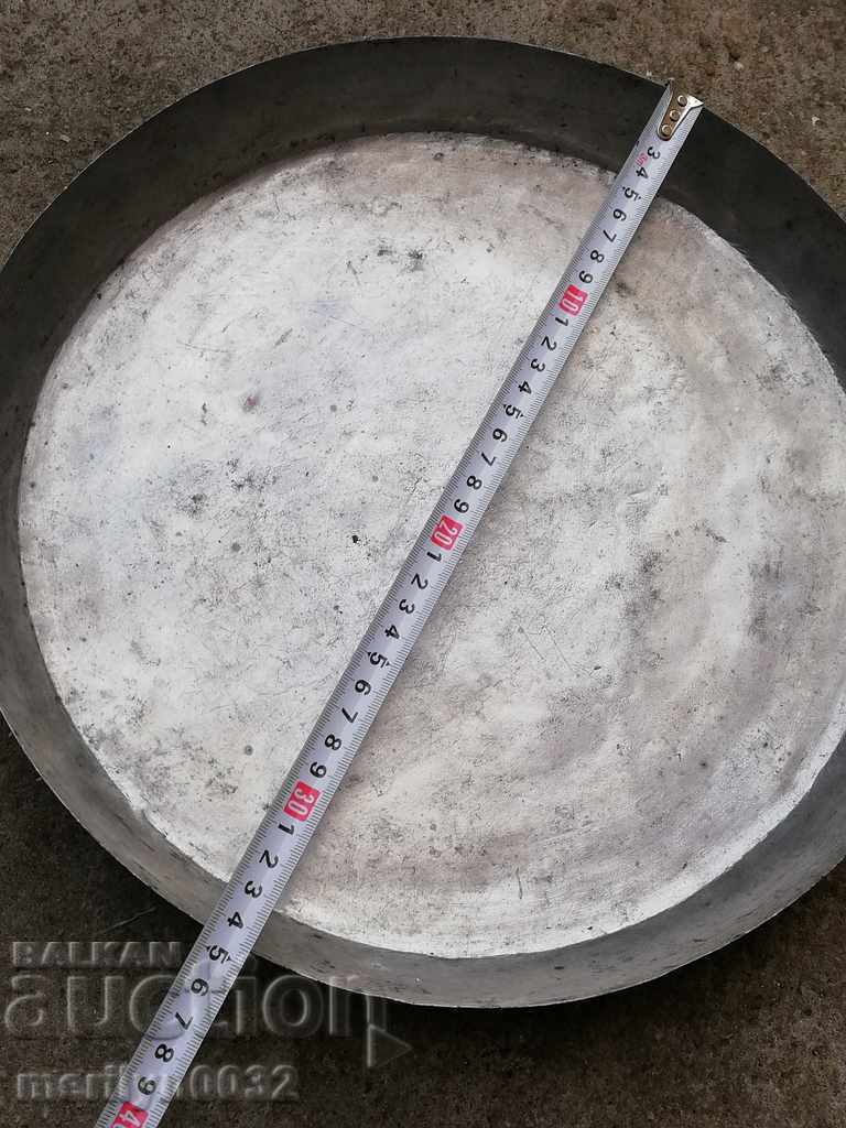 Delivery of An old copper baking tin tray copper pot Delivery of An old copper baking tin tray copper pot