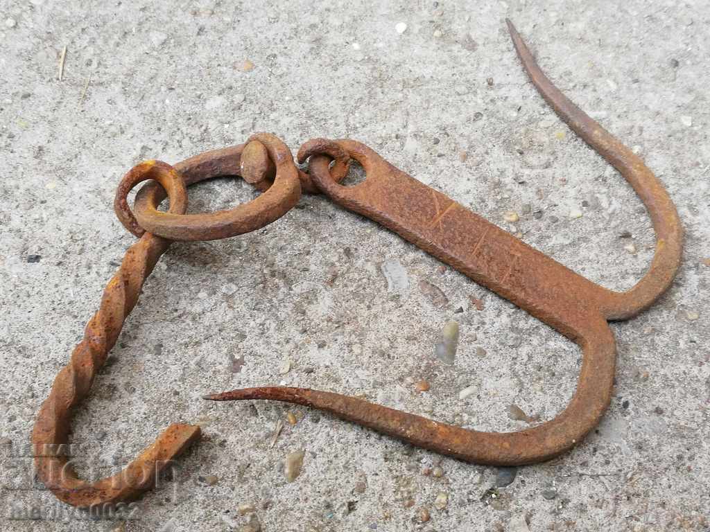 Auction An old forged scraping hook, double twin Auction An old forged scraping hook, double twin