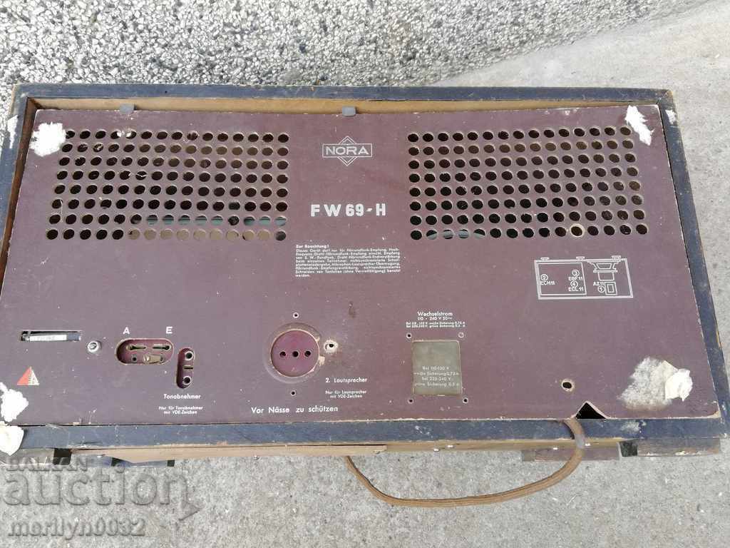 Auction  Old radio NORA radio set, lamp