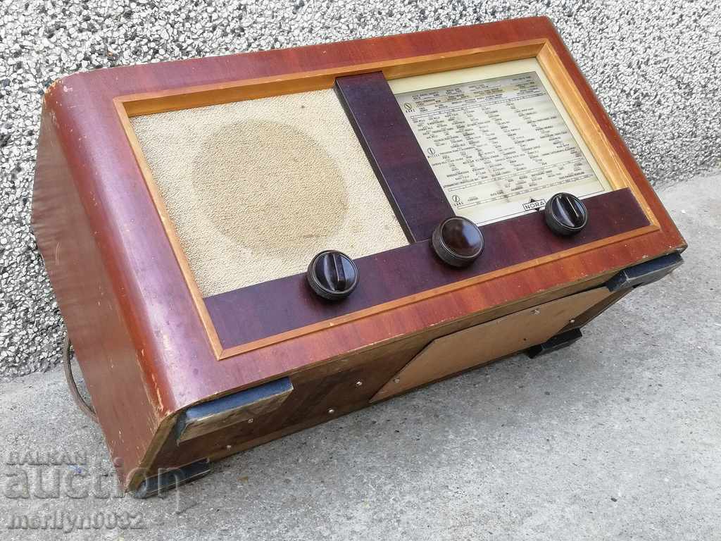 Delivery of Old radio NORA radio set, lamp