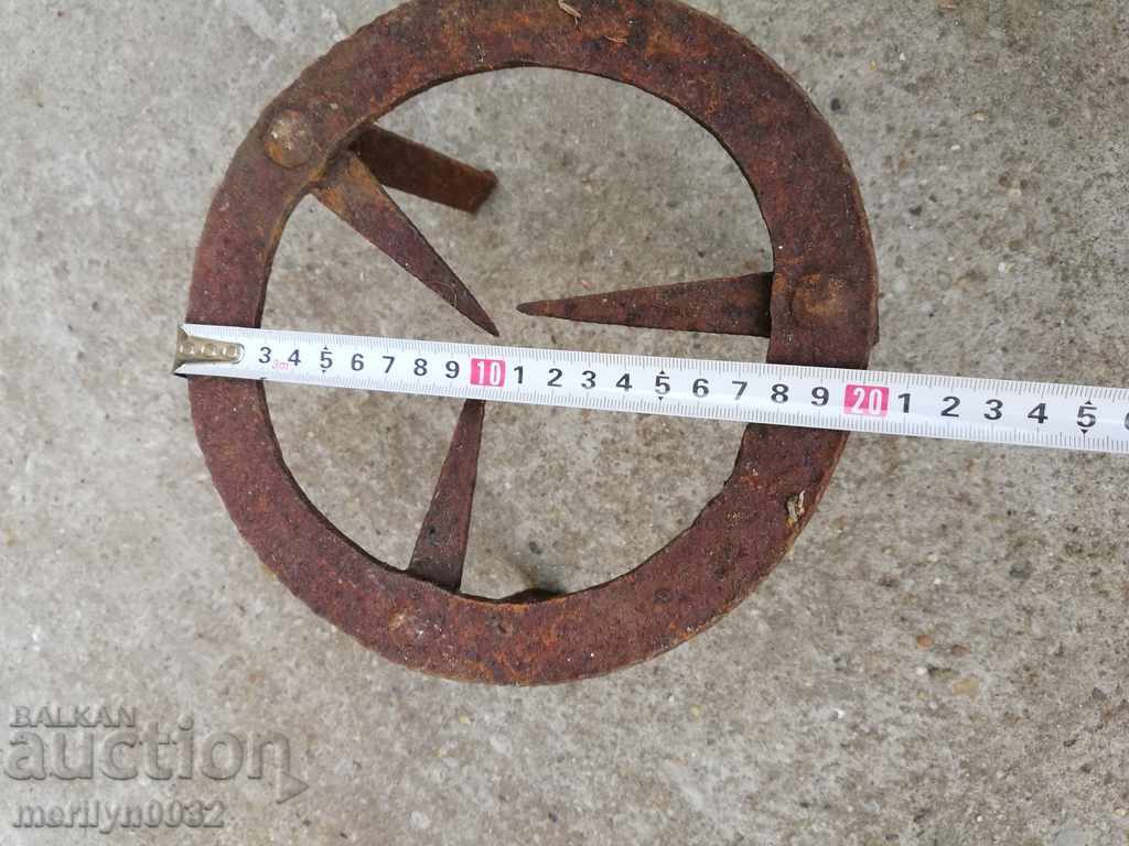 Delivery of Saek, pistachio, wrought iron, hearth