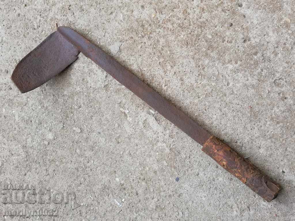 Delivery of Nalbandian instrument, knitter, satin, ax, hair santrach Delivery of Nalbandian instrument, knitter, satin, ax, hair santrach