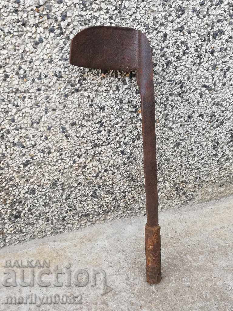 Instrumentul Nalbandian, mașină de tricotat, satin, topor, santrach de păr
