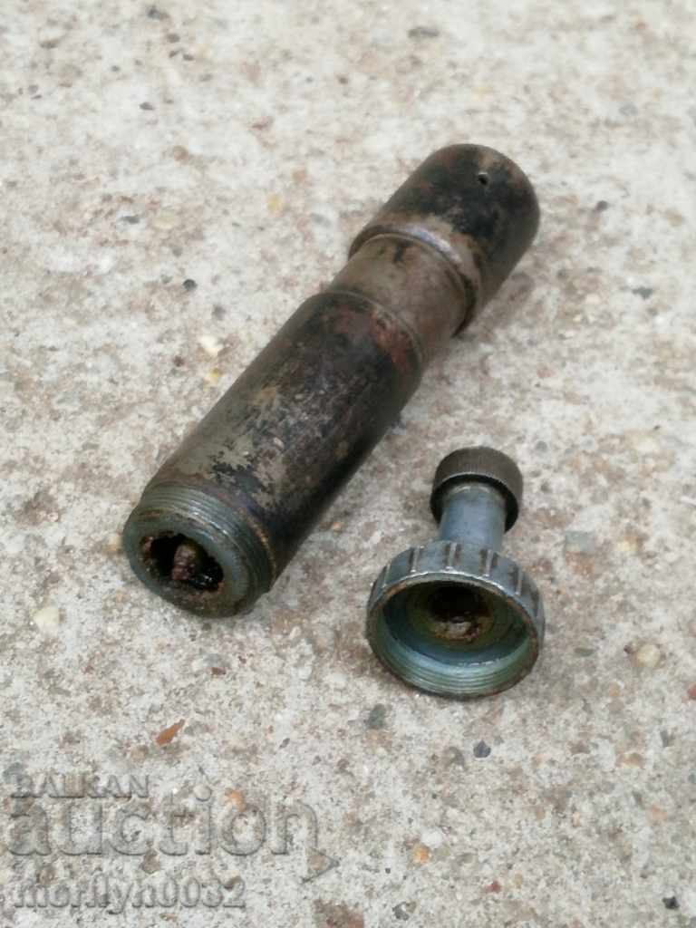 Delivery of An ancient army motorcycle, a motorcycle grease gun Delivery of An ancient army motorcycle, a motorcycle grease gun