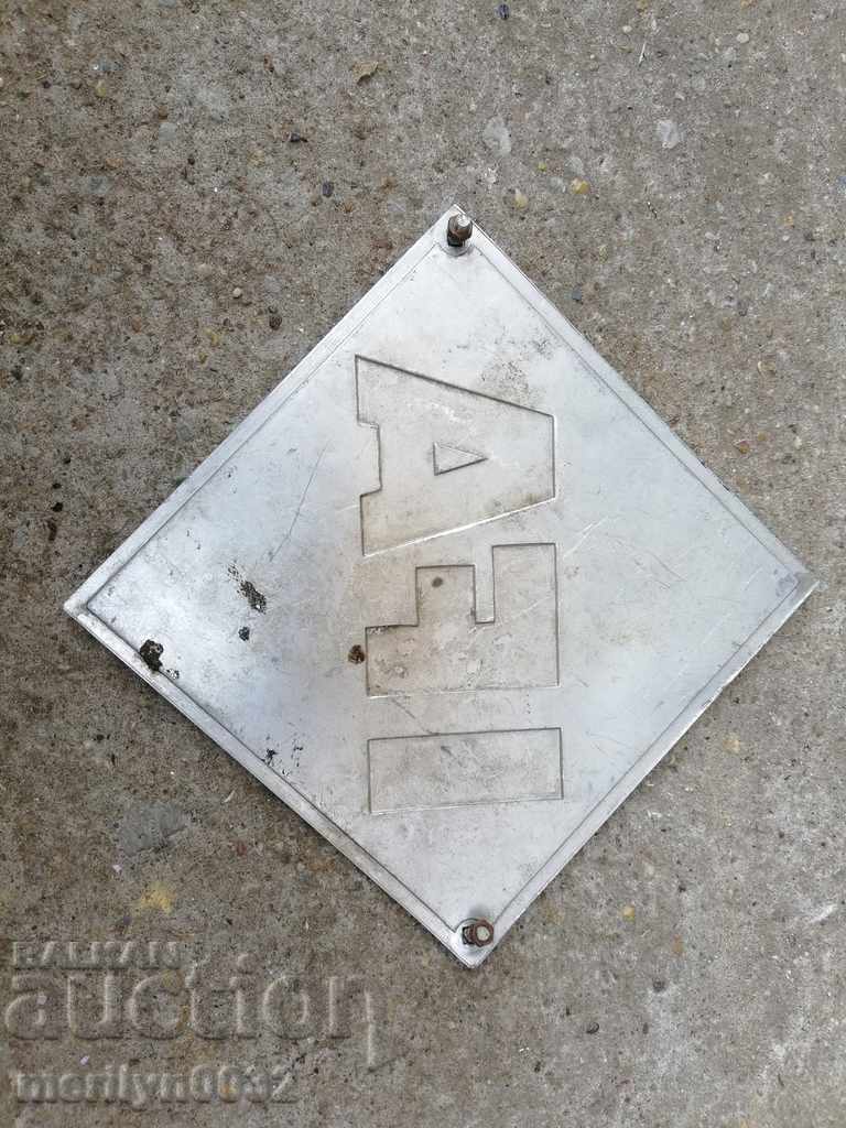 Емблема за автомобил ИФА кола камион с цена 36.00 лв. | € 18.41 Емблема за автомобил ИФА кола камион с цена 36.00 лв. | € 18.41