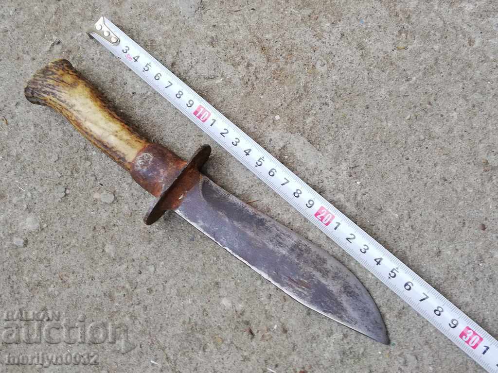 Licitație Cuțit de vânătoare vechi cu mâner de coarne Licitație Cuțit de vânătoare vechi cu mâner de coarne