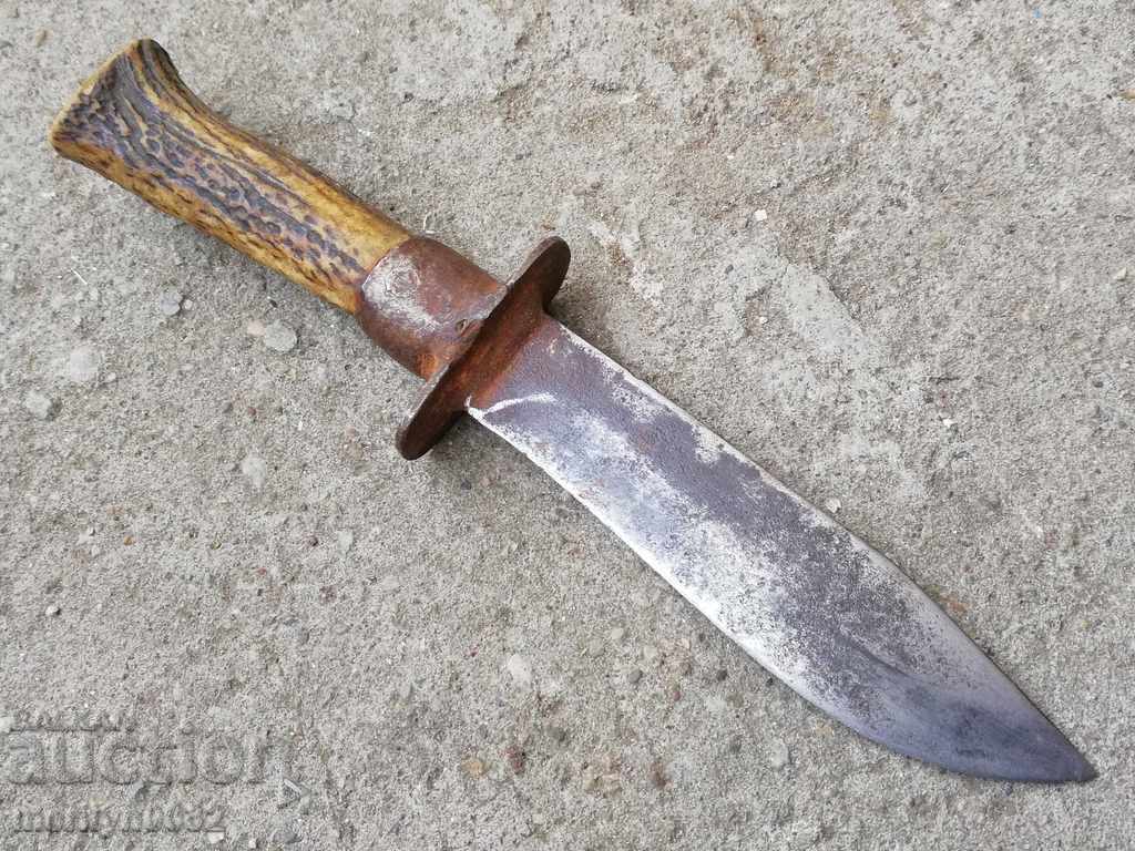 Livrarea Cuțit de vânătoare vechi cu mâner de coarne Livrarea Cuțit de vânătoare vechi cu mâner de coarne