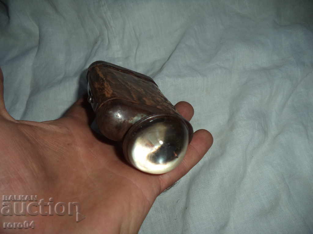 OLD TIN FLASH LIGHT - WWII with price 58.50 BGN | € 29.91 OLD TIN FLASH LIGHT - WWII with price 58.50 BGN | € 29.91