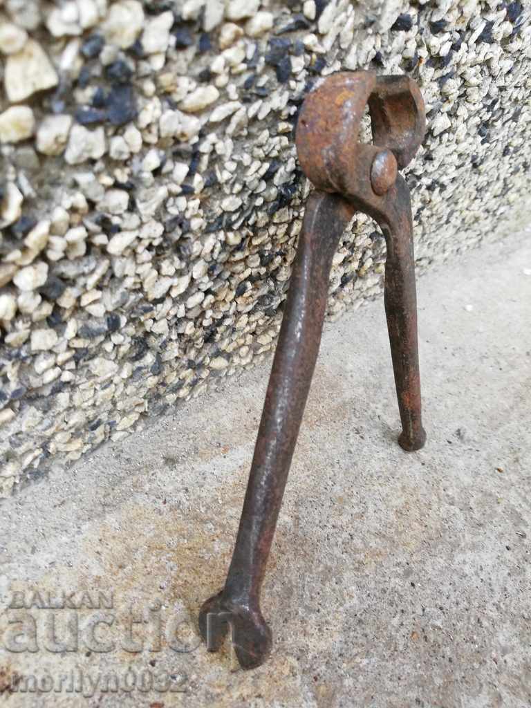 Delivery of Vintage branded pliers USSR