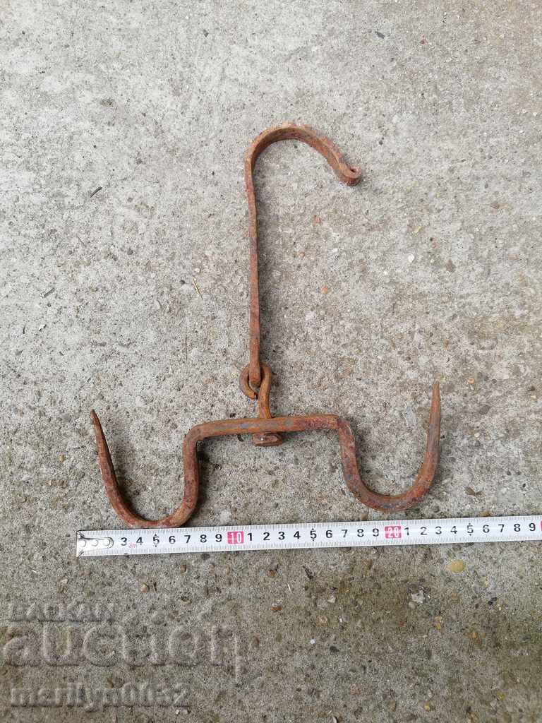 Auction An old forged scraping hook, double twin Auction An old forged scraping hook, double twin
