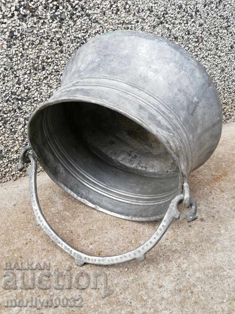 Livrarea Monedă conservată, ceaun, cupru, vas de cupru
