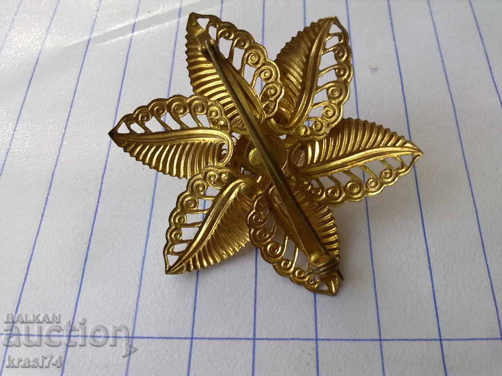 Old brooch with price 15.00 BGN | € 7.67 Old brooch with price 15.00 BGN | € 7.67